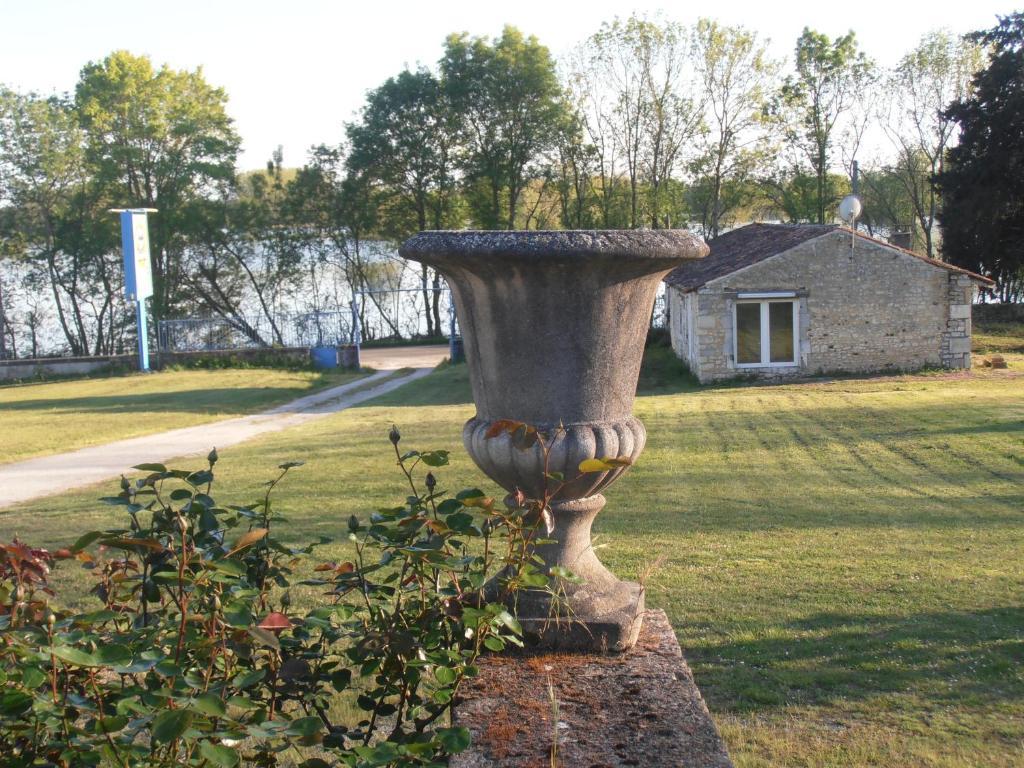 Chateau Sainte Marie Hotel Dompierre-sur-Charente Luaran gambar